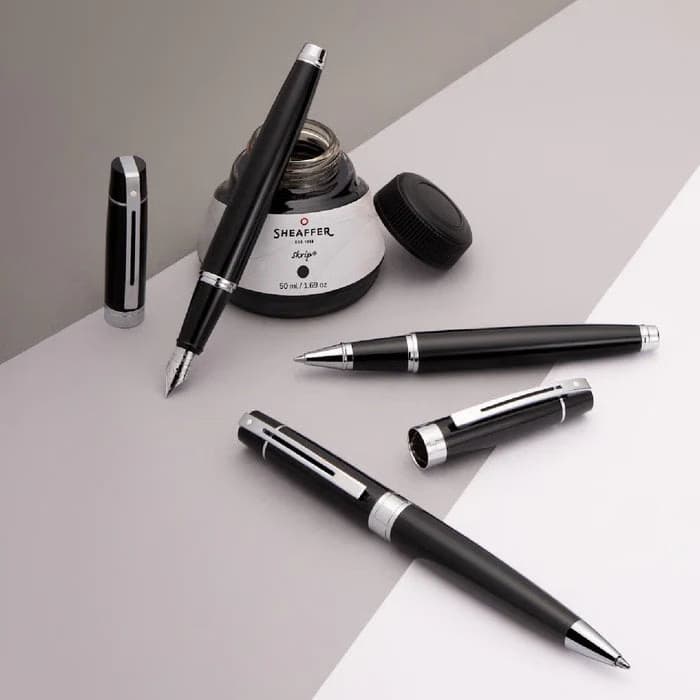 Sheaffer 300 Glossy Black Ballpoint with Chrome Trim image 4