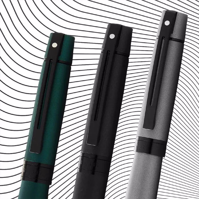 Sheaffer 300 Matte Green Fountain Pen with Black Trim image 4