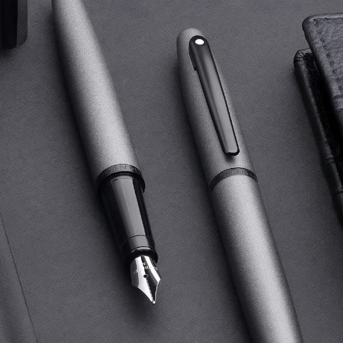 Sheaffer VFM 9424 Matte Gray Fountain Pen With Matte Black Trim - Medium image 4
