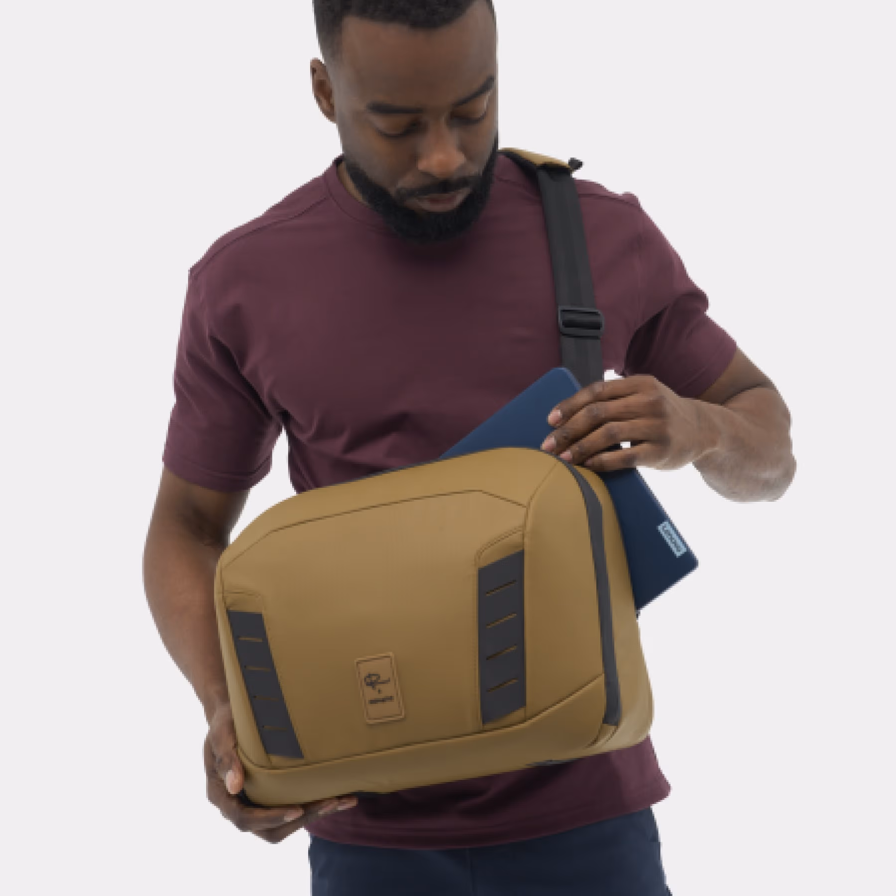 Black - Nomatic McKinnon Camera Messenger 13L