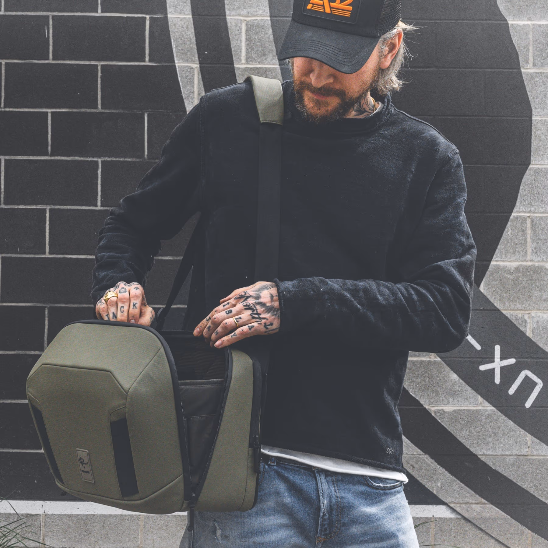 Black - Nomatic McKinnon Camera Messenger 13L