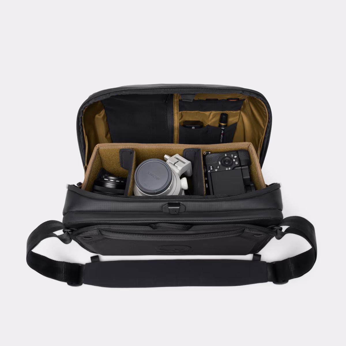 Black - Nomatic McKinnon Camera Messenger 13L