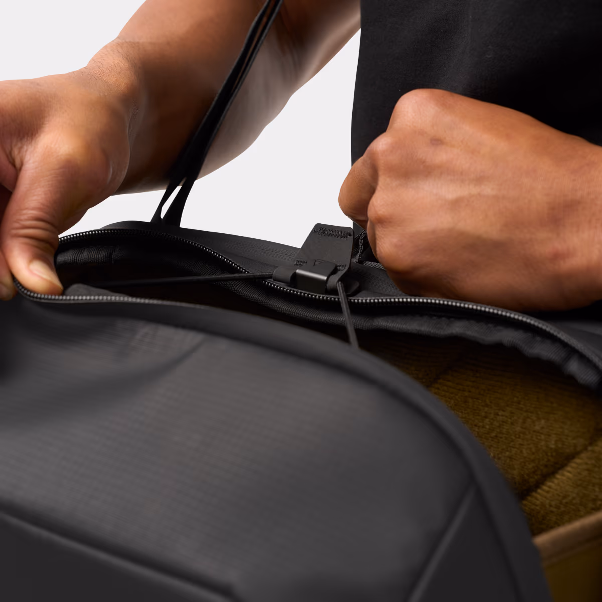 Black - Nomatic McKinnon Camera Messenger 13L