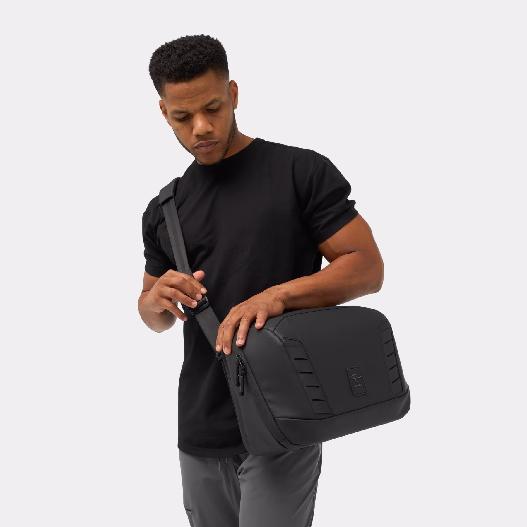 Black - Nomatic McKinnon Camera Messenger 13L