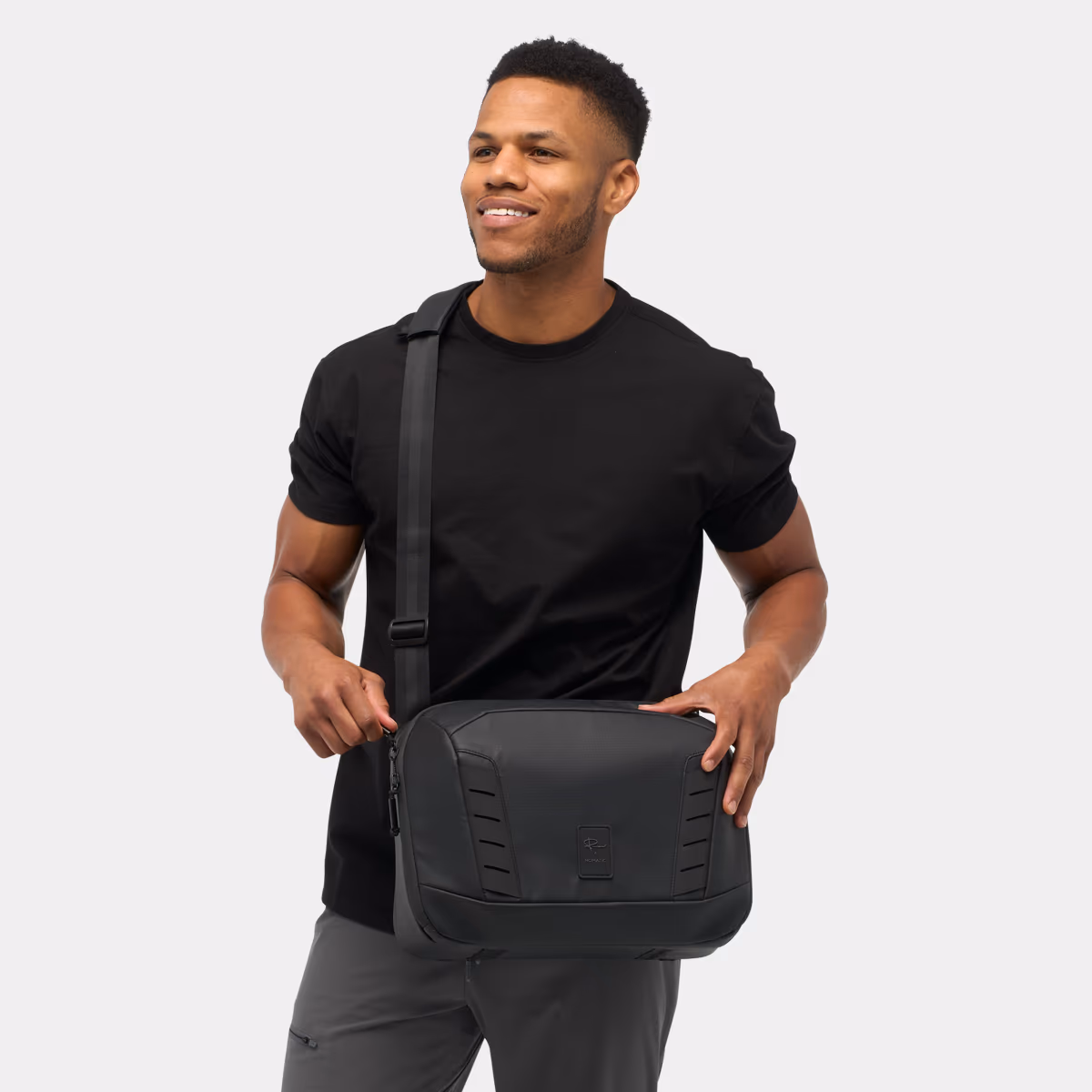 Black - Nomatic McKinnon Camera Messenger 13L