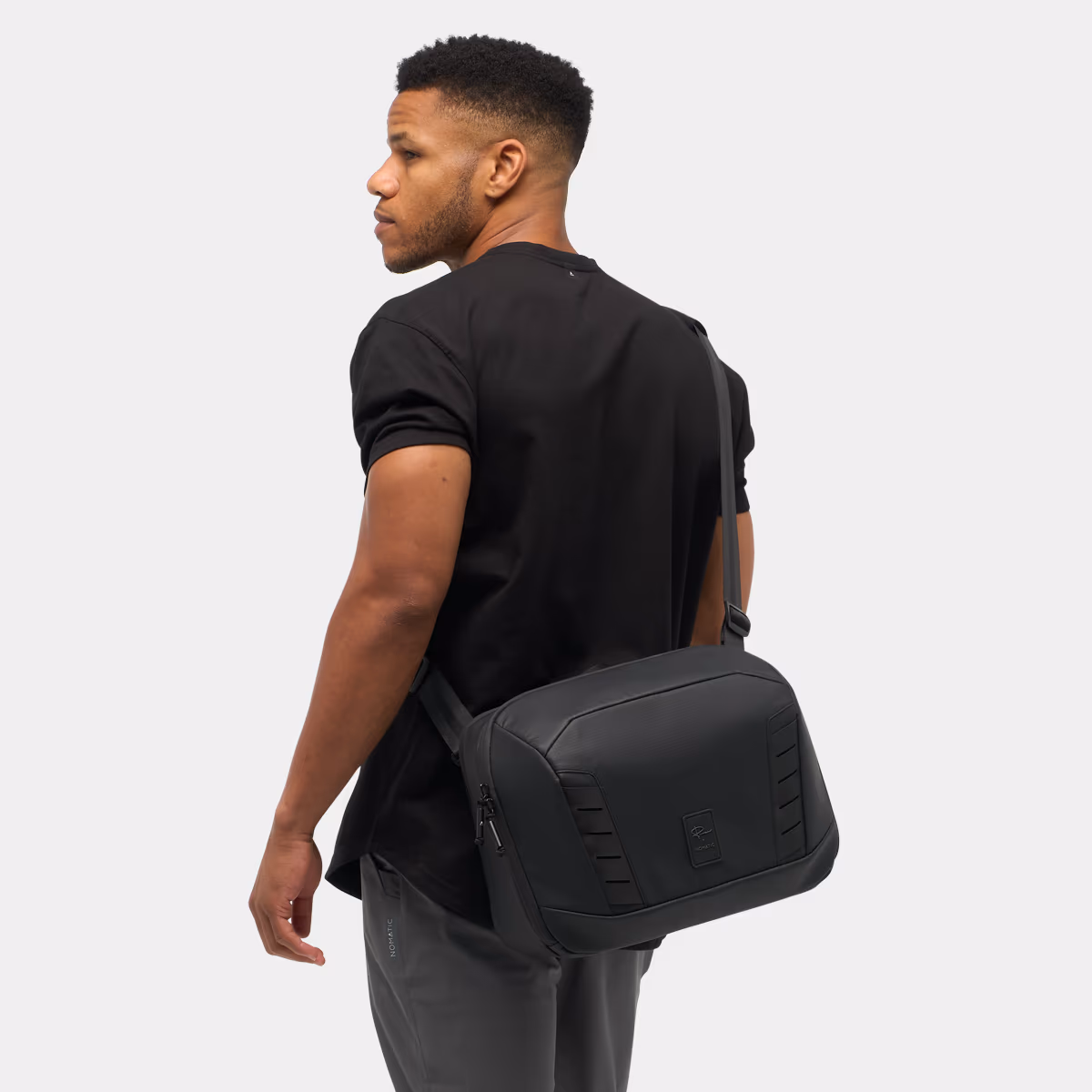 Black - Nomatic McKinnon Camera Messenger 13L