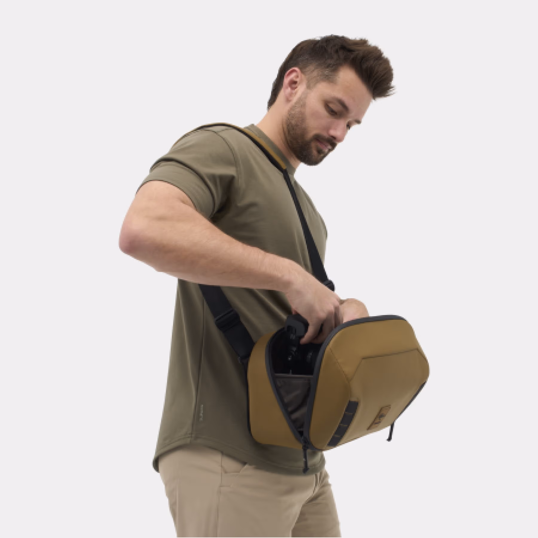 Coyote - Nomatic McKinnon Camera Sling 8L