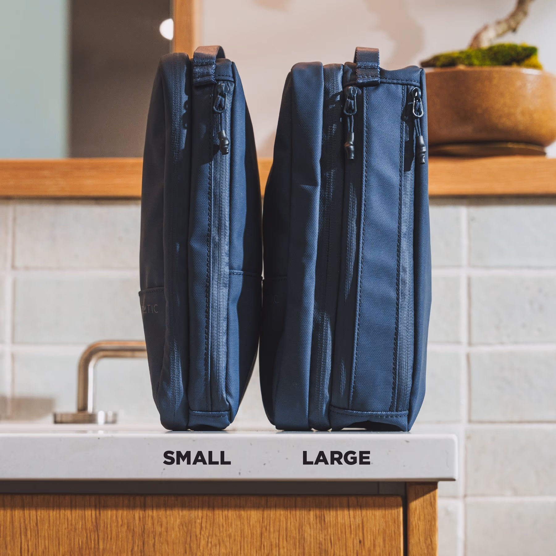 Custom Navy - Nomatic Toiletry Bag 2.0